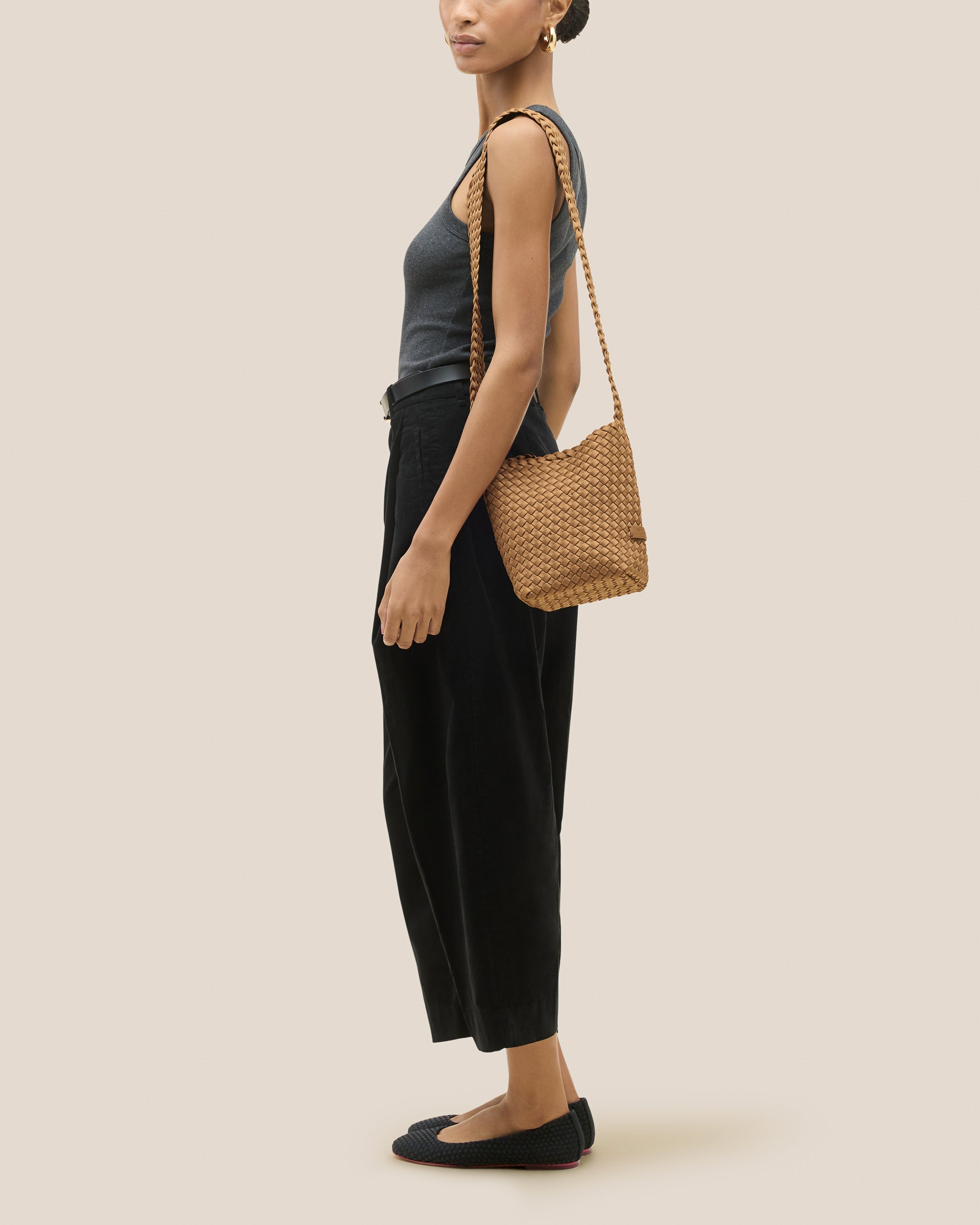 NAGHEDI*コンパクトなサイズ感*幅広く活躍*Laguna Crossbody NAGHEDI*コンパクトなサイズ感*幅広く活躍*Laguna Crossbody