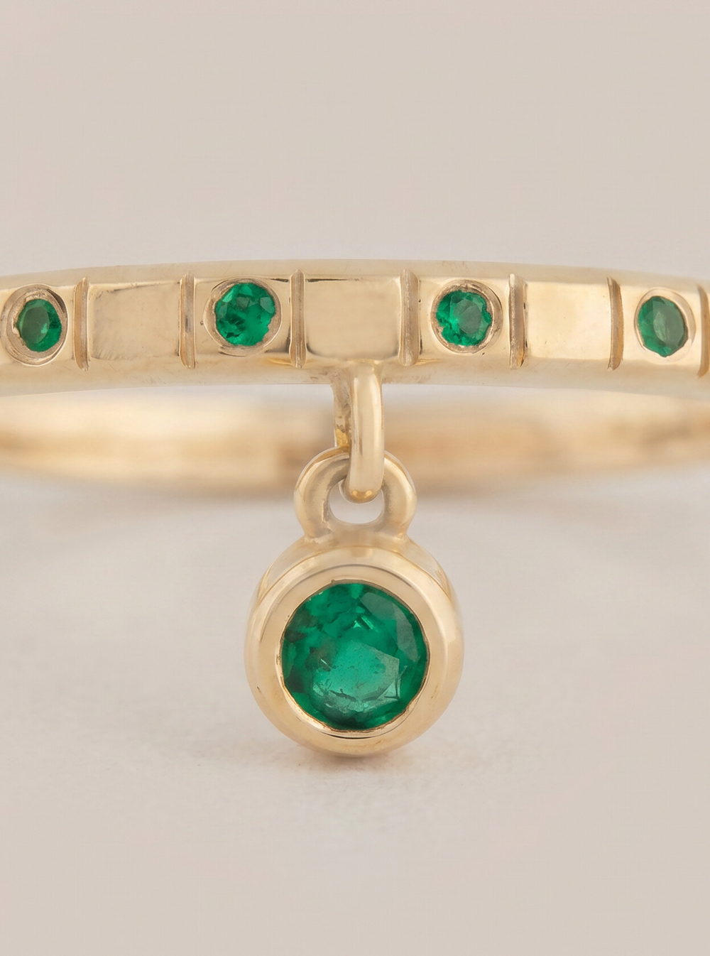Skaska Dancing Emerald Ring
